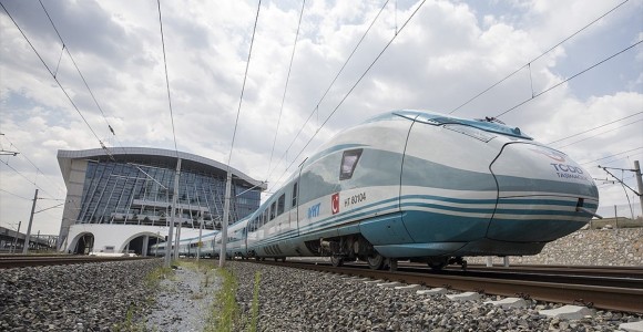 Trenlerde 'Trenkart' İle İndirimli Yolculuk