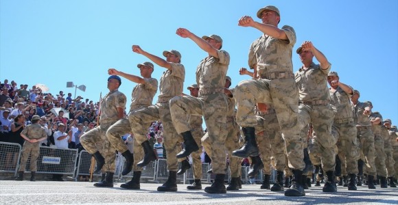 Yeni Askerlik Sistemi Teklifi Yasalaştı