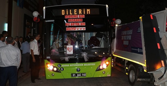 Adana'da Belediye Otobüsünde Nikah