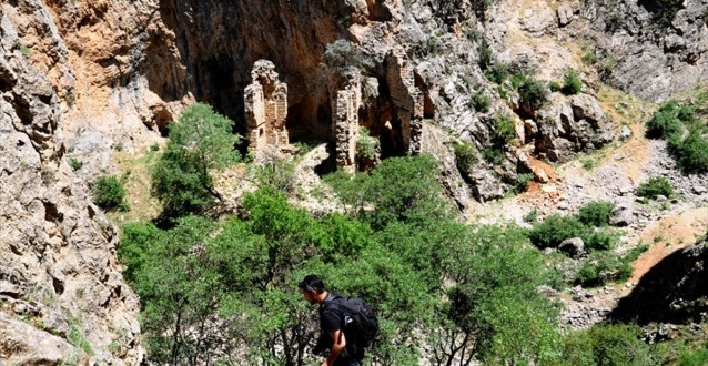 'İvriz Kaya Anıtı'na Turist İlgisi