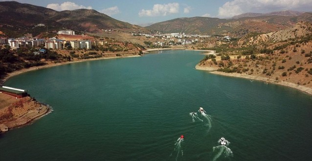 Tunceli'deki Uzunçayır Baraj Gölü Su Sporları Merkezine Dönüştü